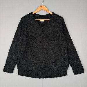 UNIVERSAL THREAD Fuzzy Boucle V Neck Sweater S Black Raglan Knit High Low Casual